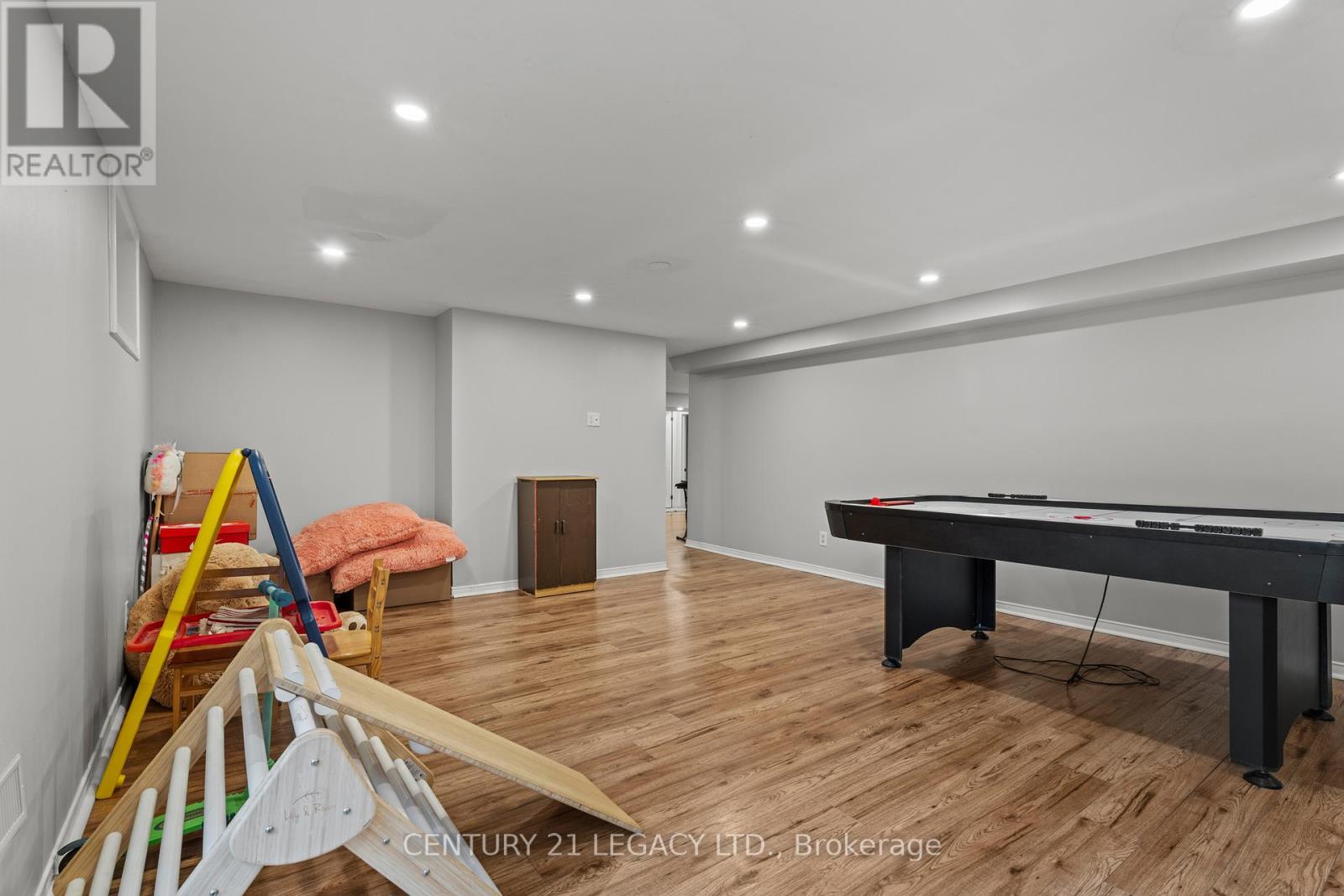 299 Pinegrove Road, Oakville, Ontario  L6K 3P8 - Photo 24 - W12487563