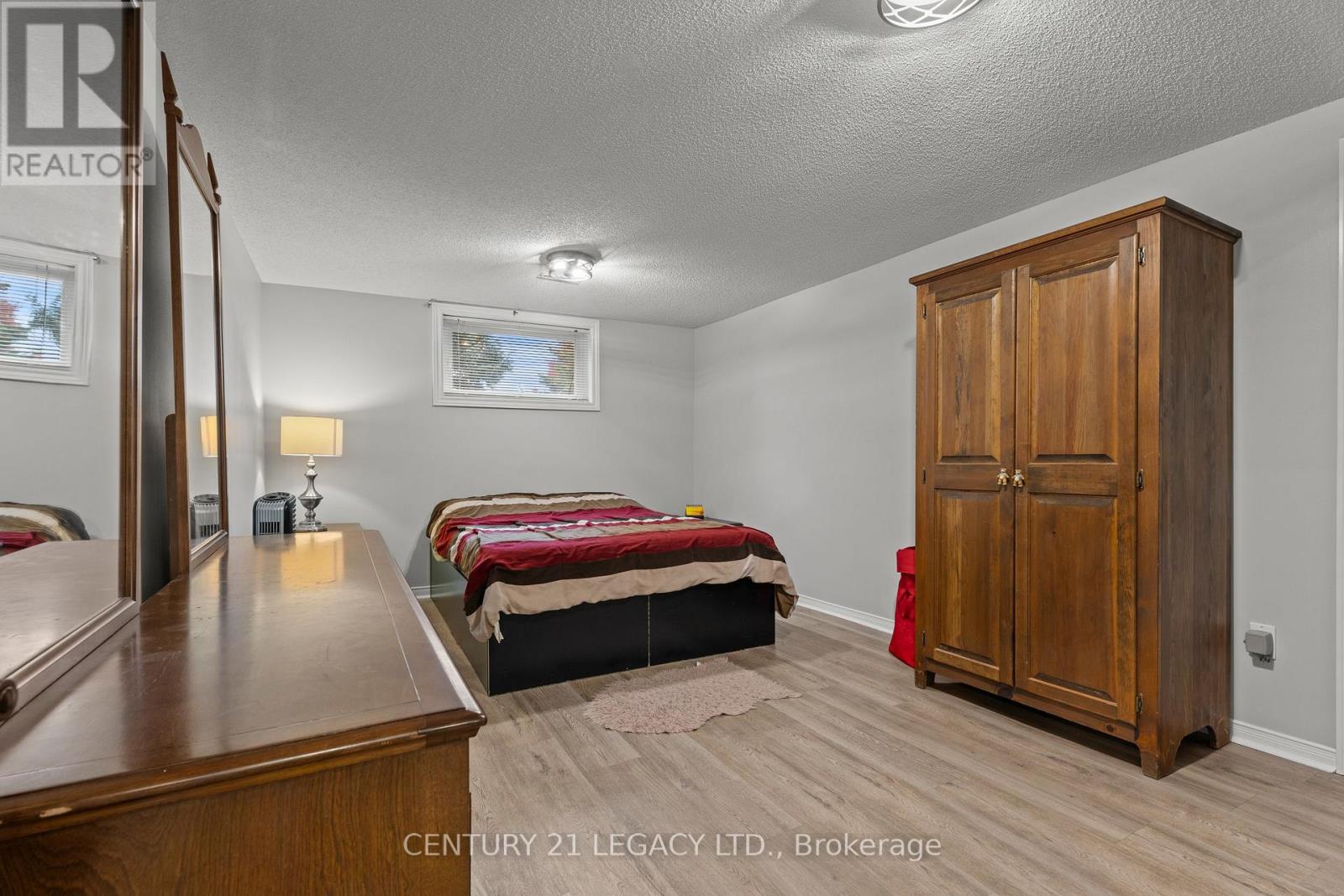 299 Pinegrove Road, Oakville, Ontario  L6K 3P8 - Photo 25 - W12487563