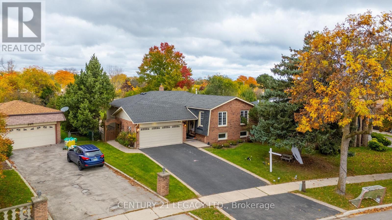 299 Pinegrove Road, Oakville, Ontario  L6K 3P8 - Photo 4 - W12487563