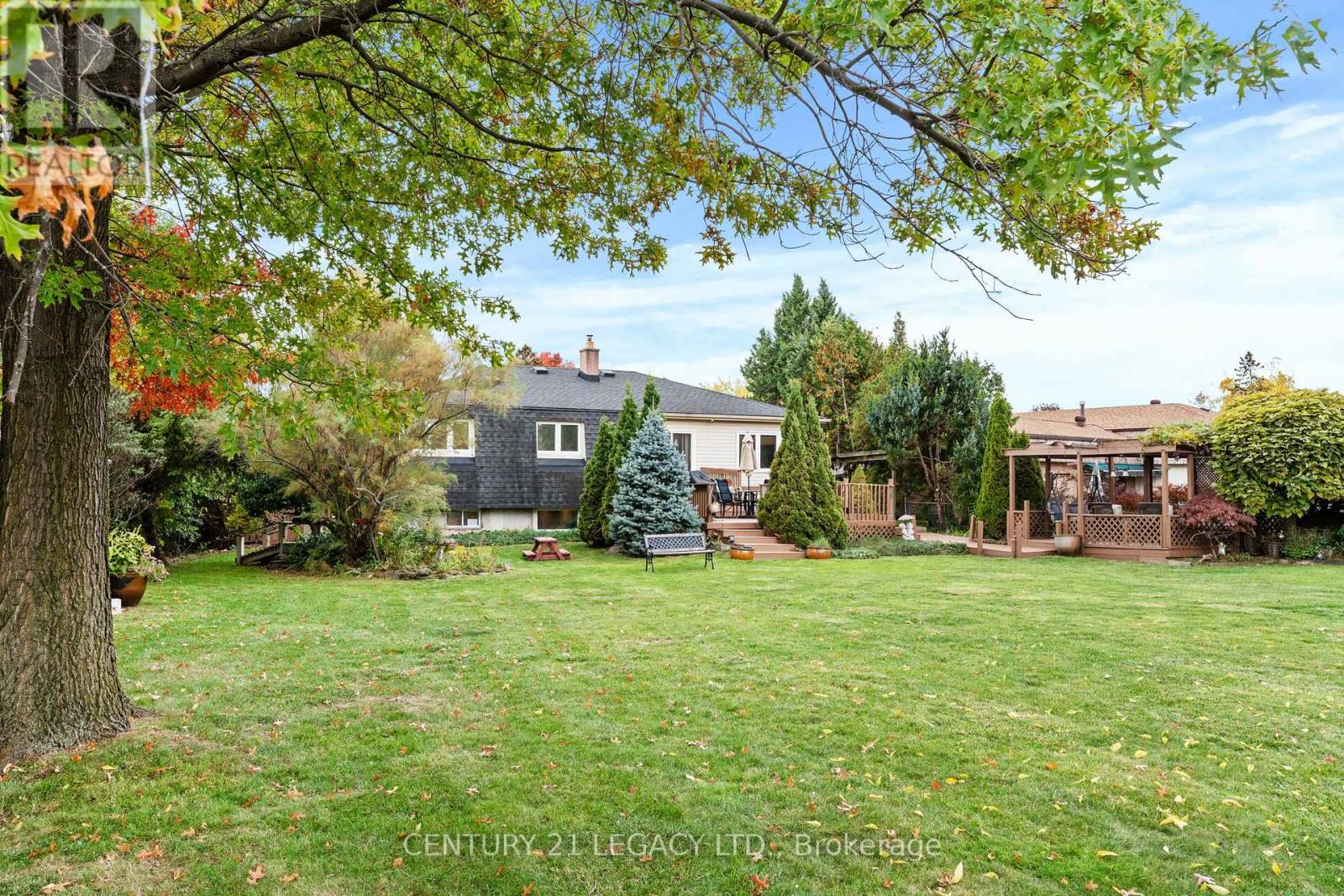 299 Pinegrove Road, Oakville, Ontario  L6K 3P8 - Photo 44 - W12487563