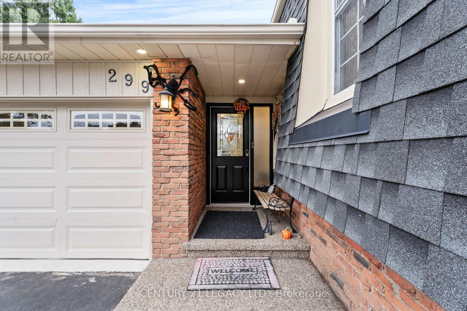 299 Pinegrove Road, Oakville, Ontario  L6K 3P8 - Photo 5 - W12487563