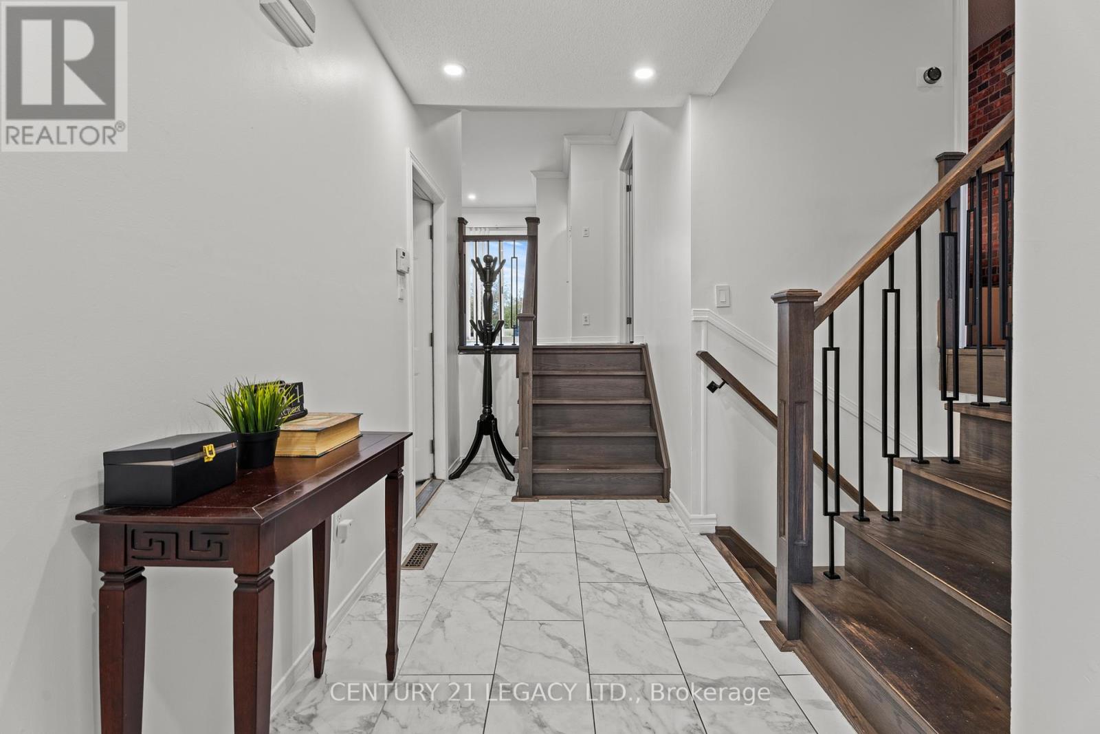 299 Pinegrove Road, Oakville, Ontario  L6K 3P8 - Photo 6 - W12487563