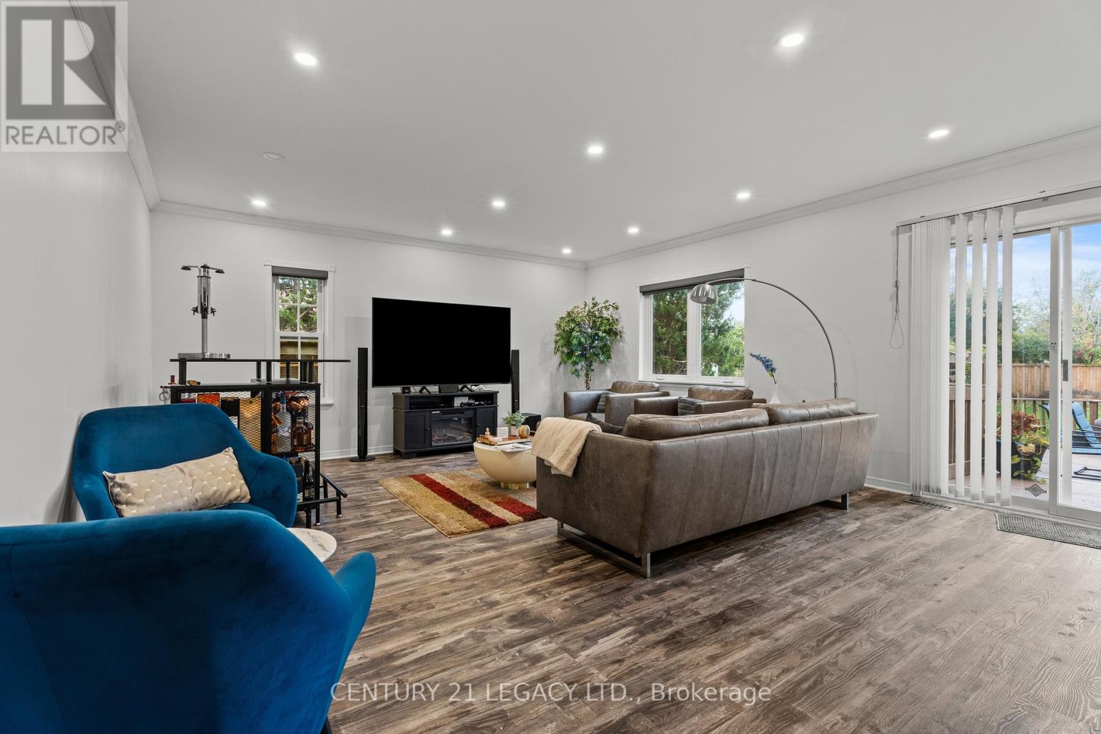 299 Pinegrove Road, Oakville, Ontario  L6K 3P8 - Photo 7 - W12487563