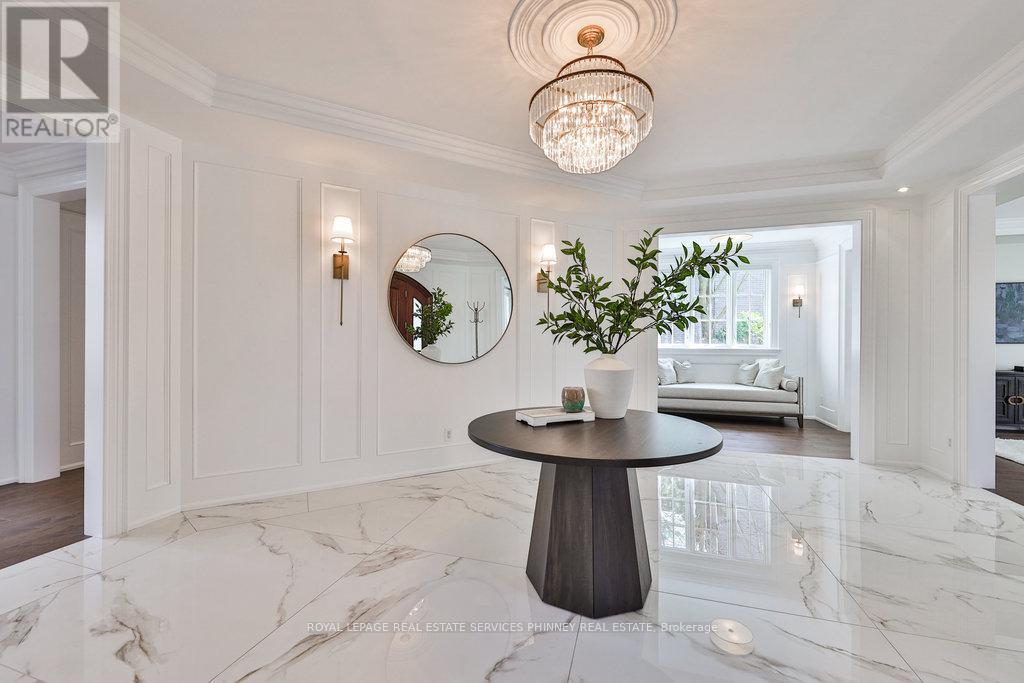 1257 Tecumseh Park Drive, Mississauga, Ontario  L5H 2W5 - Photo 3 - W12487567