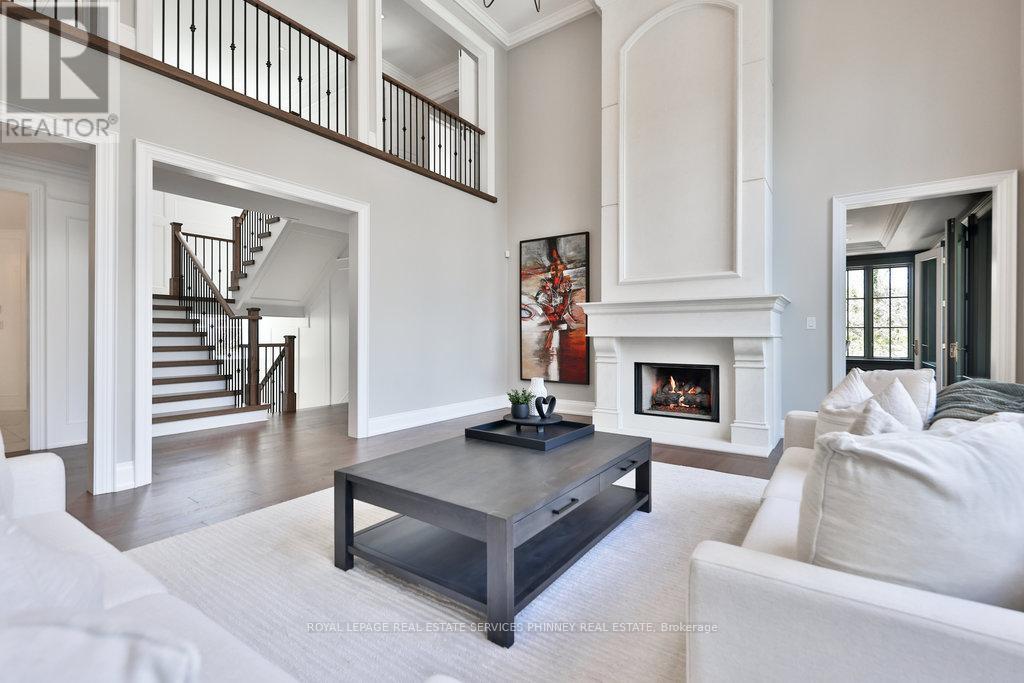 1257 Tecumseh Park Drive, Mississauga, Ontario  L5H 2W5 - Photo 4 - W12487567