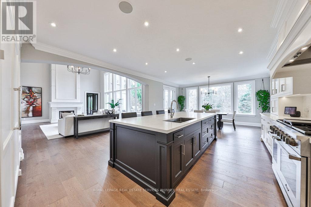 1257 Tecumseh Park Drive, Mississauga, Ontario  L5H 2W5 - Photo 6 - W12487567