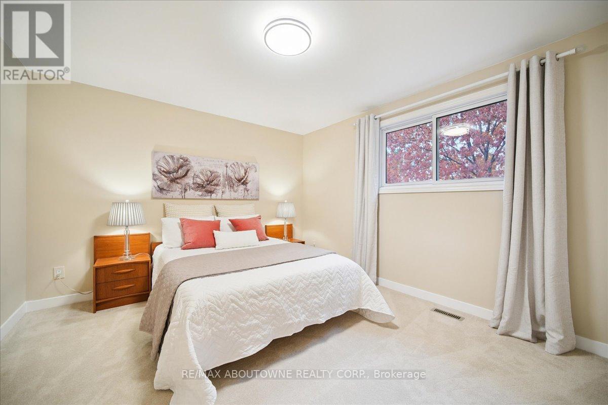 87 River Oaks Boulevard W, Oakville, Ontario  L6H 3N4 - Photo 17 - W12487572