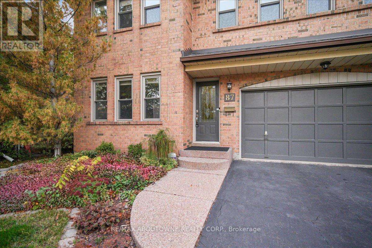 87 River Oaks Boulevard W, Oakville, Ontario  L6H 3N4 - Photo 2 - W12487572