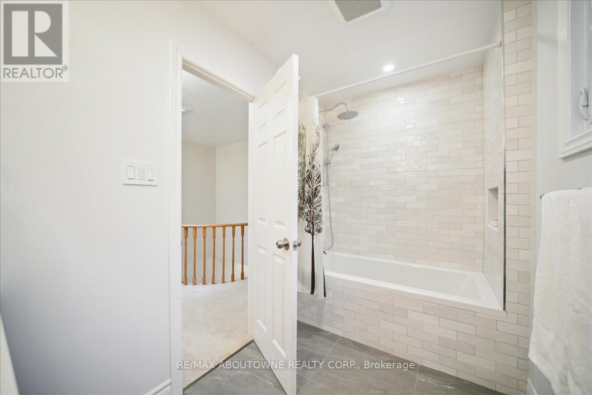 87 River Oaks Boulevard W, Oakville, Ontario  L6H 3N4 - Photo 22 - W12487572