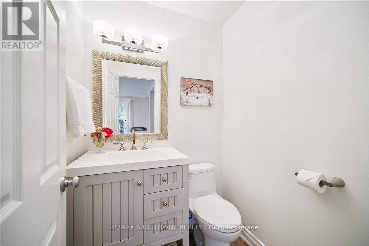 87 River Oaks Boulevard W, Oakville, Ontario  L6H 3N4 - Photo 8 - W12487572