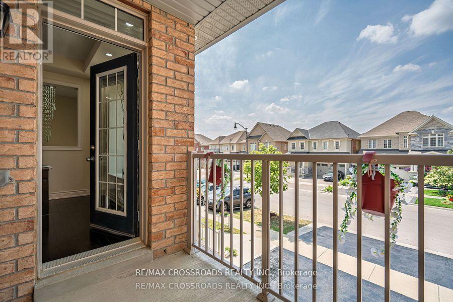 119 Russell Creek Drive, Brampton, Ontario  L6R 0B3 - Photo 12 - W12487574