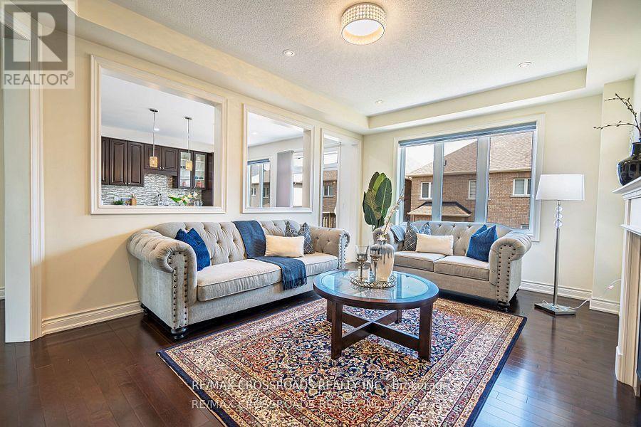 119 Russell Creek Drive, Brampton, Ontario  L6R 0B3 - Photo 13 - W12487574