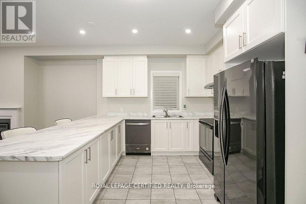 32 Dalbeattie Drive, Brampton, Ontario  L6Y 6H6 - Photo 18 - W12487578