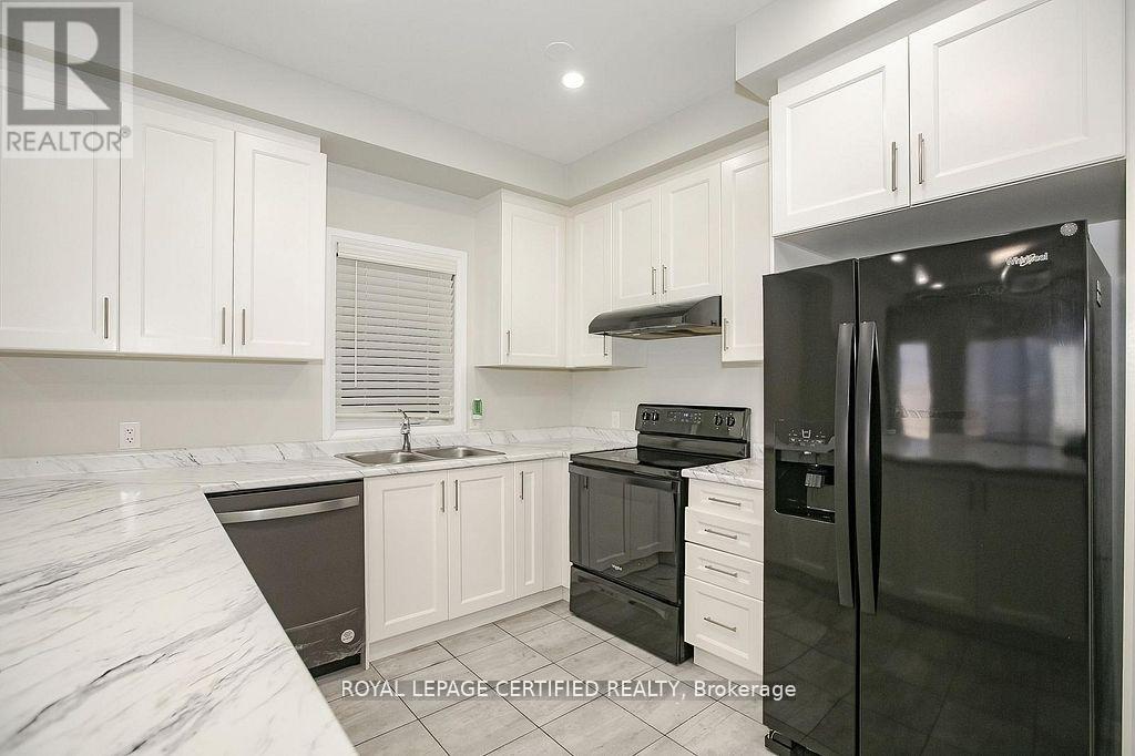 32 Dalbeattie Drive, Brampton, Ontario  L6Y 6H6 - Photo 19 - W12487578