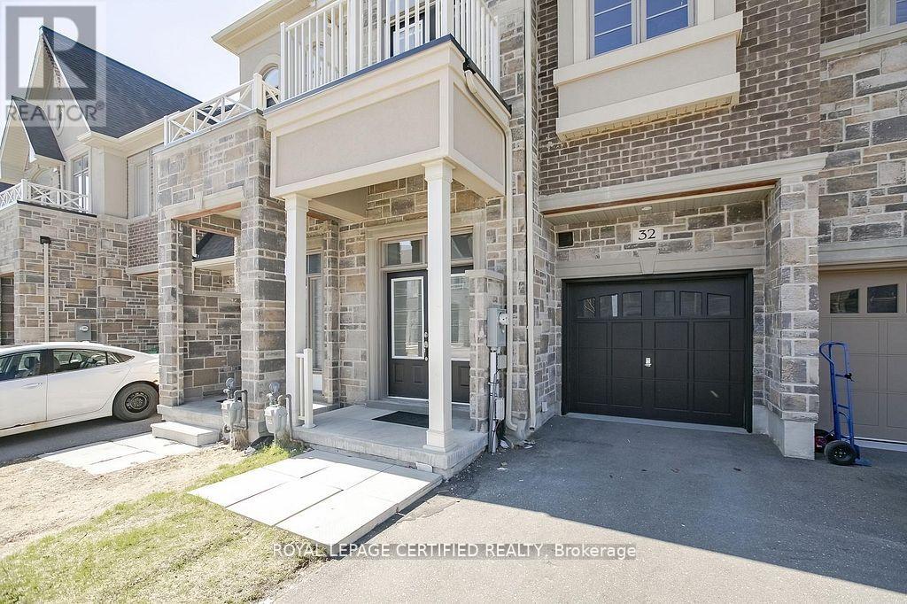 32 Dalbeattie Drive, Brampton, Ontario  L6Y 6H6 - Photo 3 - W12487578