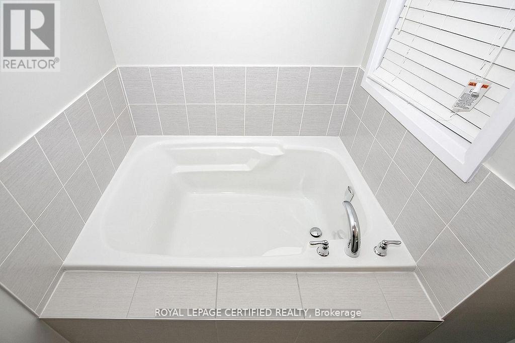 32 Dalbeattie Drive, Brampton, Ontario  L6Y 6H6 - Photo 31 - W12487578