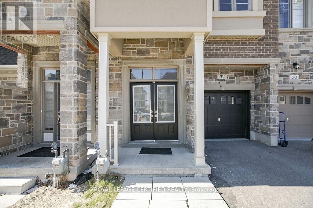 32 Dalbeattie Drive, Brampton, Ontario  L6Y 6H6 - Photo 4 - W12487578