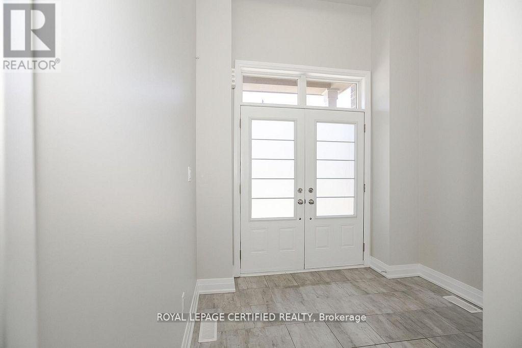 32 Dalbeattie Drive, Brampton, Ontario  L6Y 6H6 - Photo 5 - W12487578