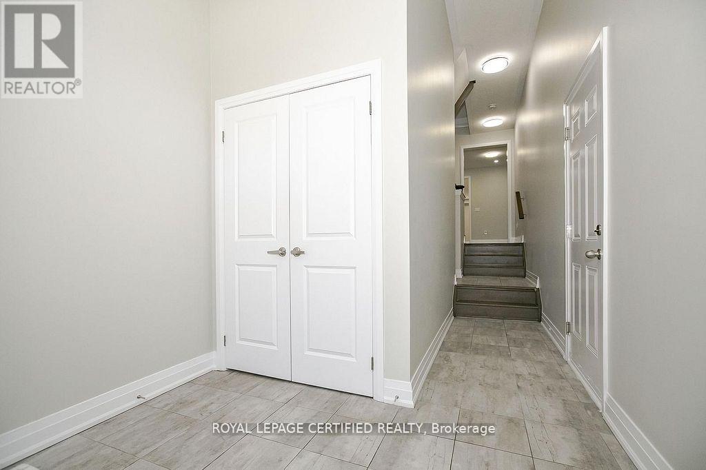 32 Dalbeattie Drive, Brampton, Ontario  L6Y 6H6 - Photo 6 - W12487578