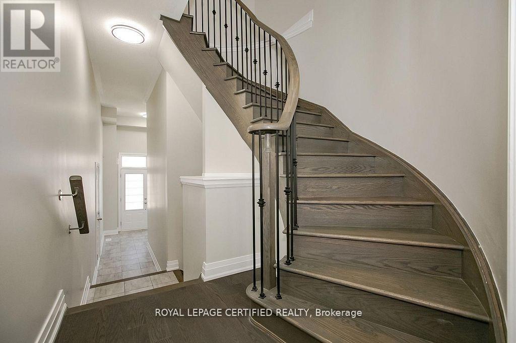 32 Dalbeattie Drive, Brampton, Ontario  L6Y 6H6 - Photo 8 - W12487578