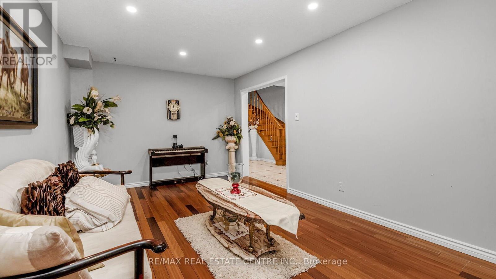 4489 Weymouth Commons Crescent, Mississauga, Ontario  L5R 1P5 - Photo 10 - W12487600