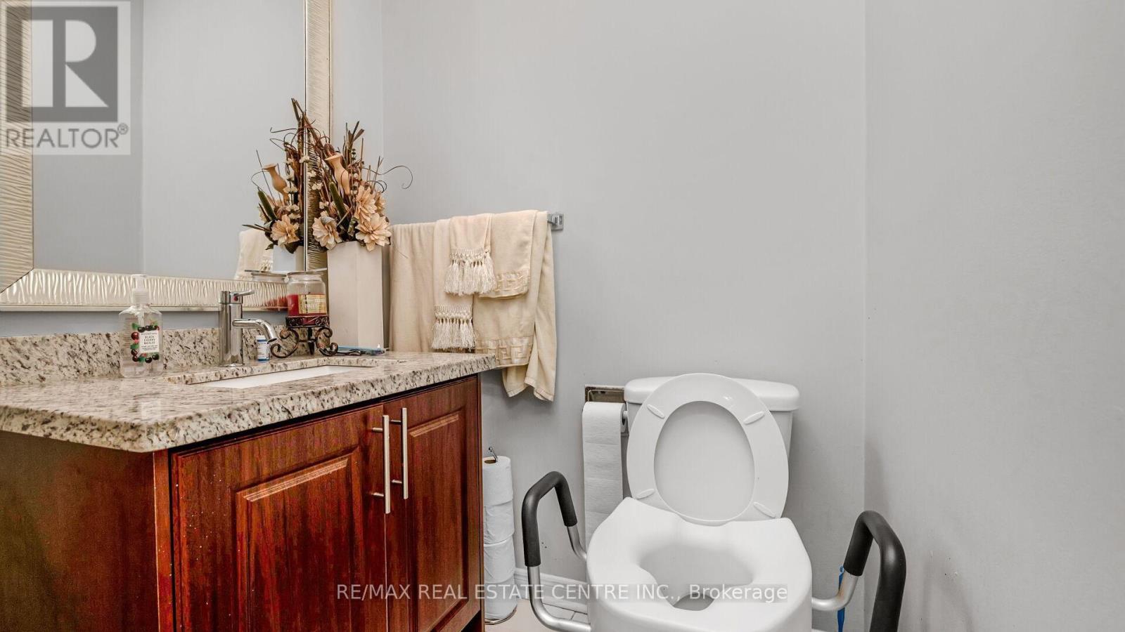 4489 Weymouth Commons Crescent, Mississauga, Ontario  L5R 1P5 - Photo 11 - W12487600