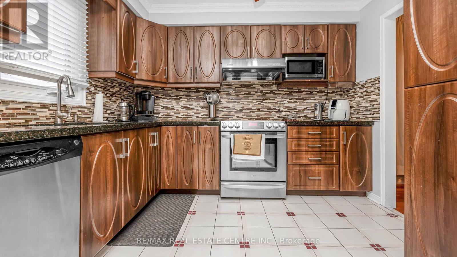 4489 Weymouth Commons Crescent, Mississauga, Ontario  L5R 1P5 - Photo 16 - W12487600