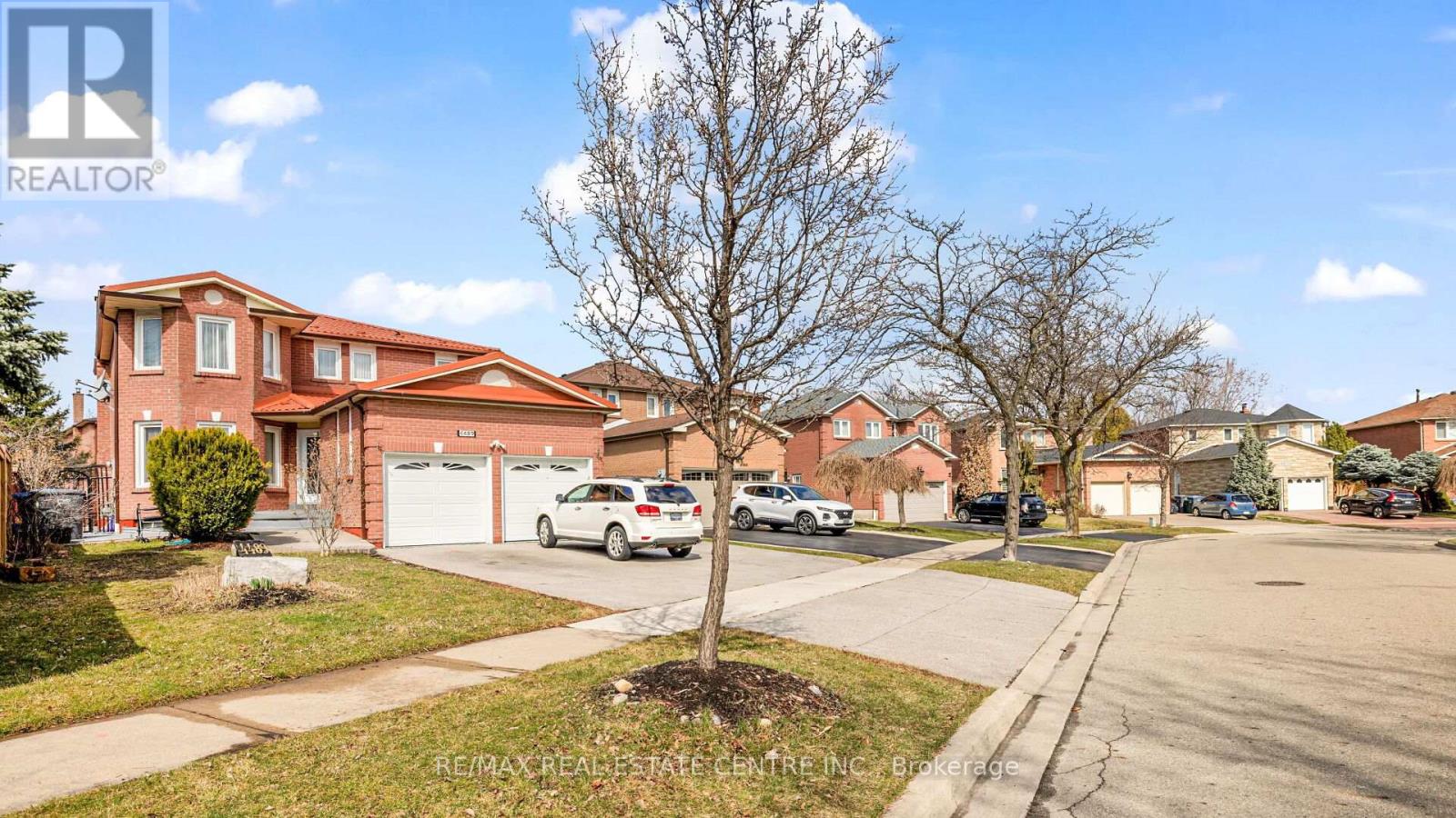 4489 Weymouth Commons Crescent, Mississauga, Ontario  L5R 1P5 - Photo 2 - W12487600