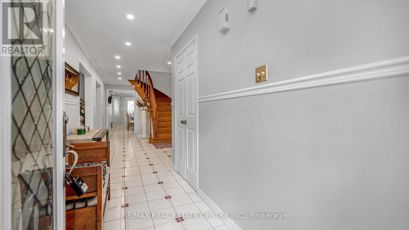 4489 Weymouth Commons Crescent, Mississauga, Ontario  L5R 1P5 - Photo 5 - W12487600