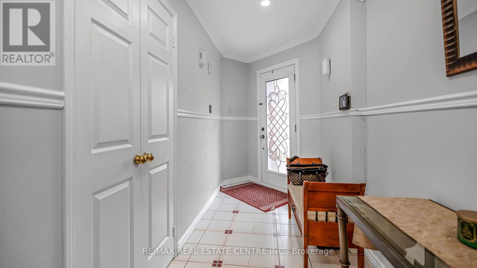 4489 Weymouth Commons Crescent, Mississauga, Ontario  L5R 1P5 - Photo 6 - W12487600