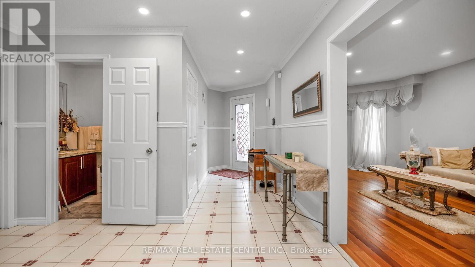 4489 Weymouth Commons Crescent, Mississauga, Ontario  L5R 1P5 - Photo 7 - W12487600