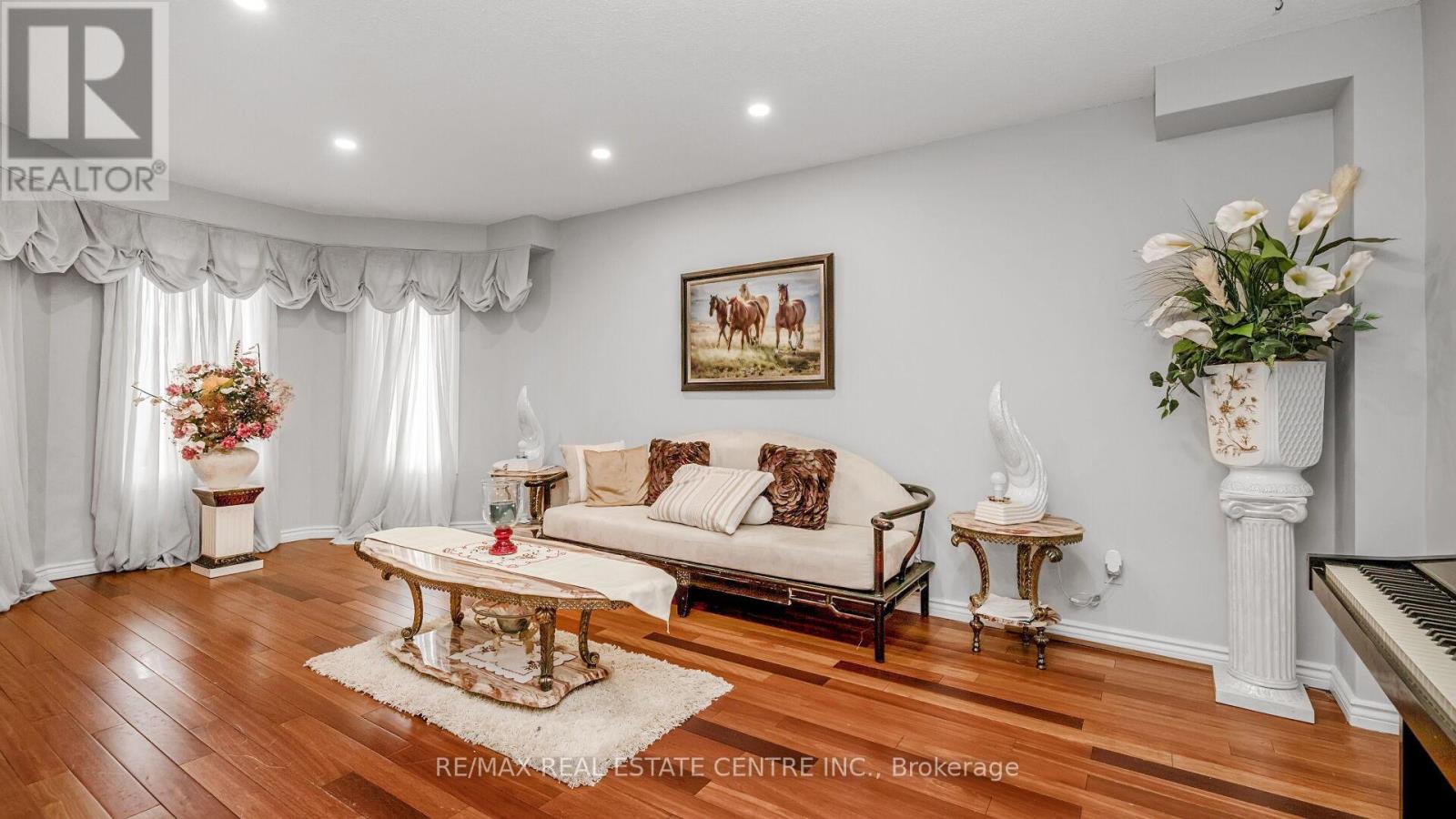 4489 Weymouth Commons Crescent, Mississauga, Ontario  L5R 1P5 - Photo 8 - W12487600