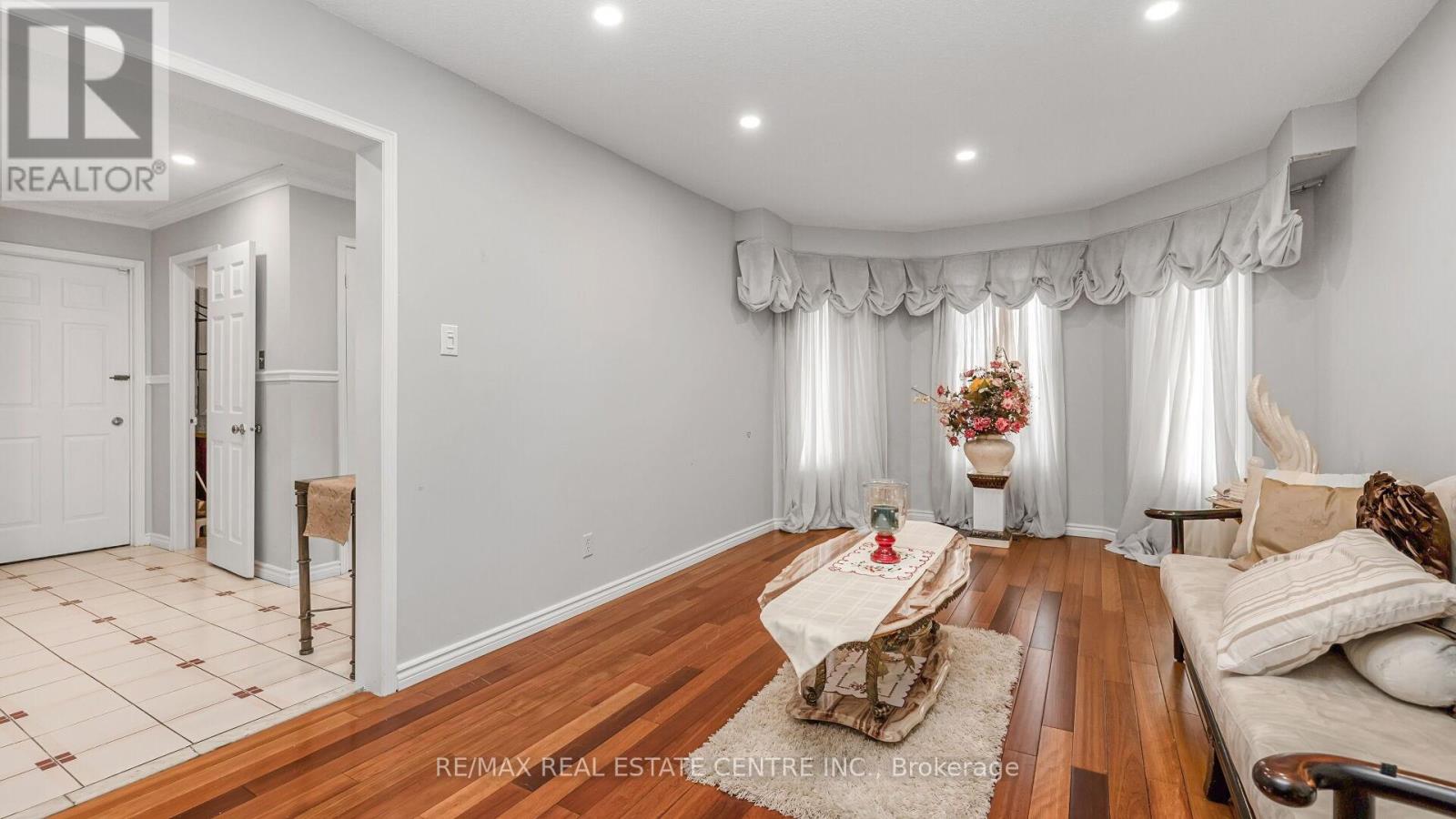 4489 Weymouth Commons Crescent, Mississauga, Ontario  L5R 1P5 - Photo 9 - W12487600