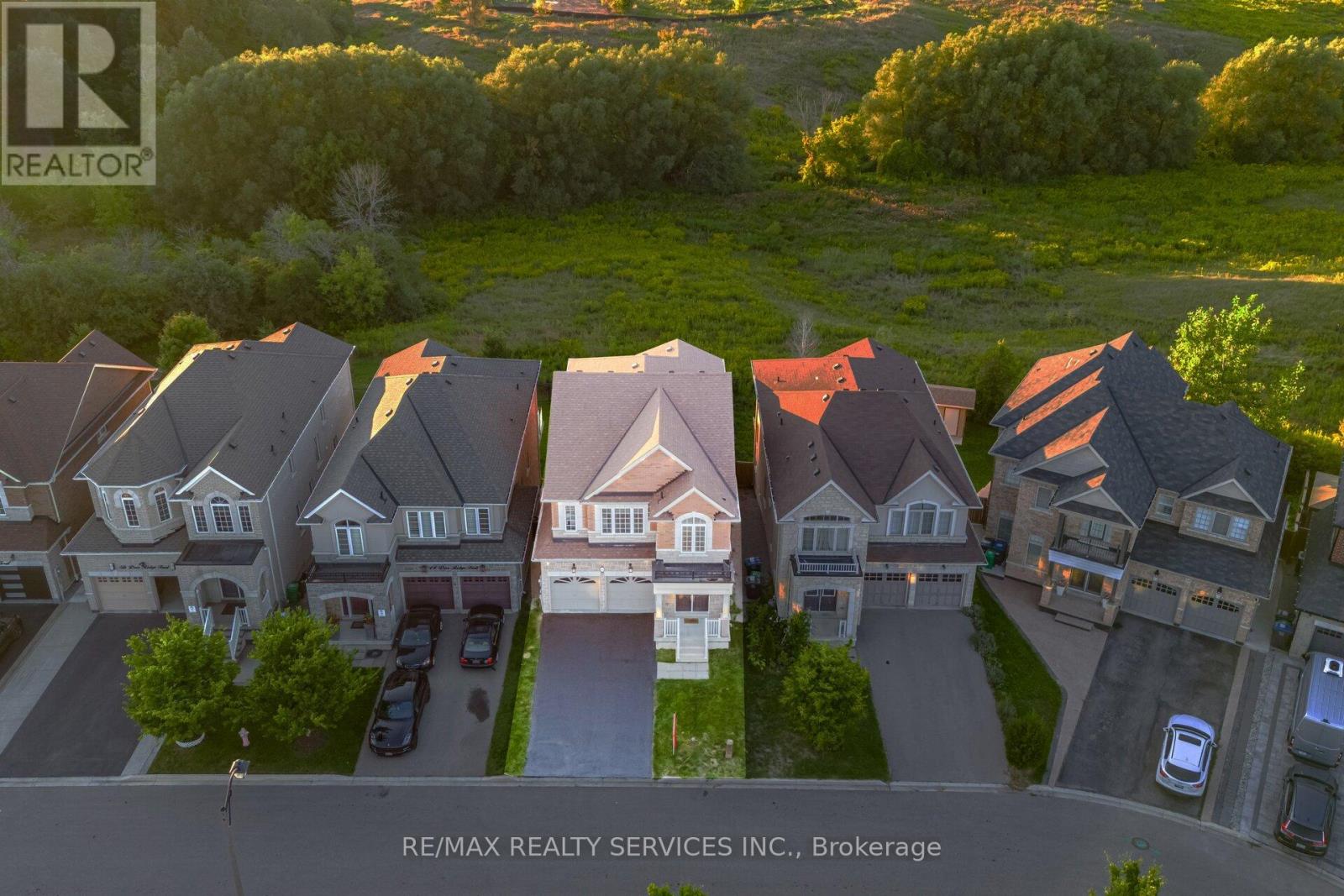 42 Deer Ridge Trail, Caledon, Ontario  L7C 3Z6 - Photo 3 - W12487609