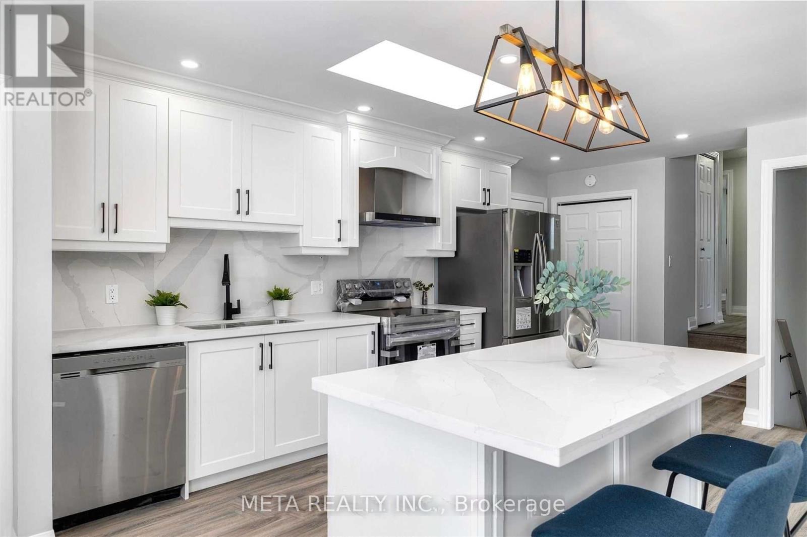 119 Clara Crescent, London South, Ontario  N6E 3G7 - Photo 4 - X12487493