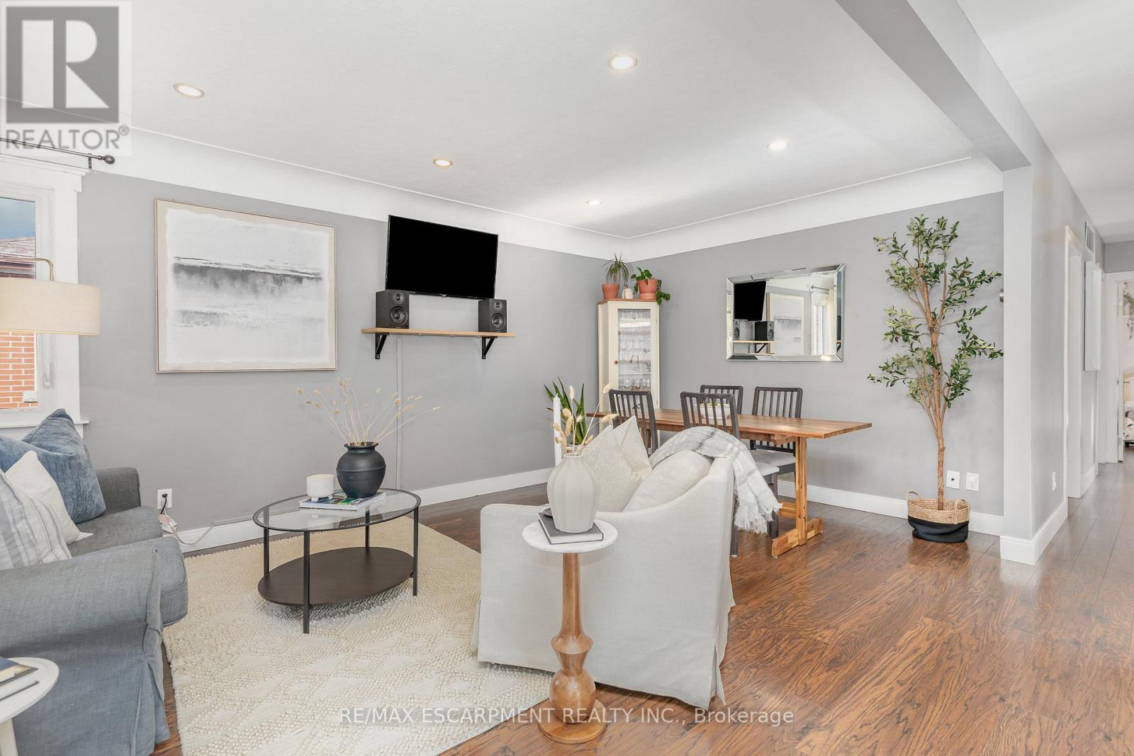 55 East 44th Street, Hamilton, Ontario  L8T 3G8 - Photo 10 - X12487575