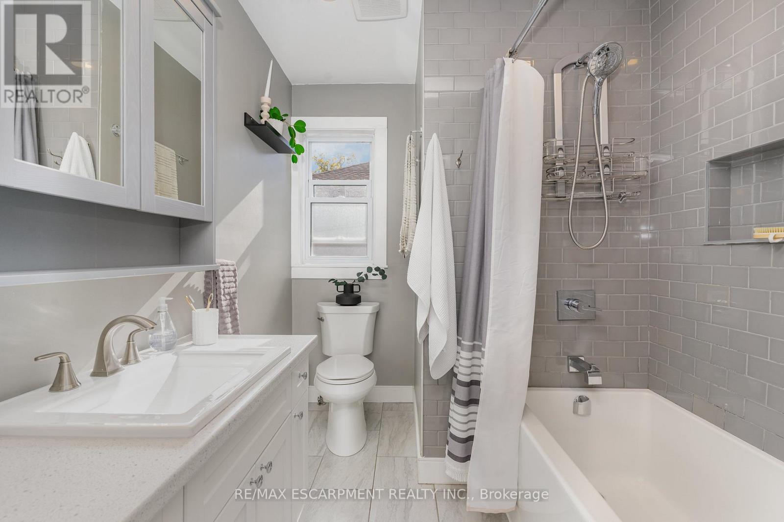 55 East 44th Street, Hamilton, Ontario  L8T 3G8 - Photo 22 - X12487575