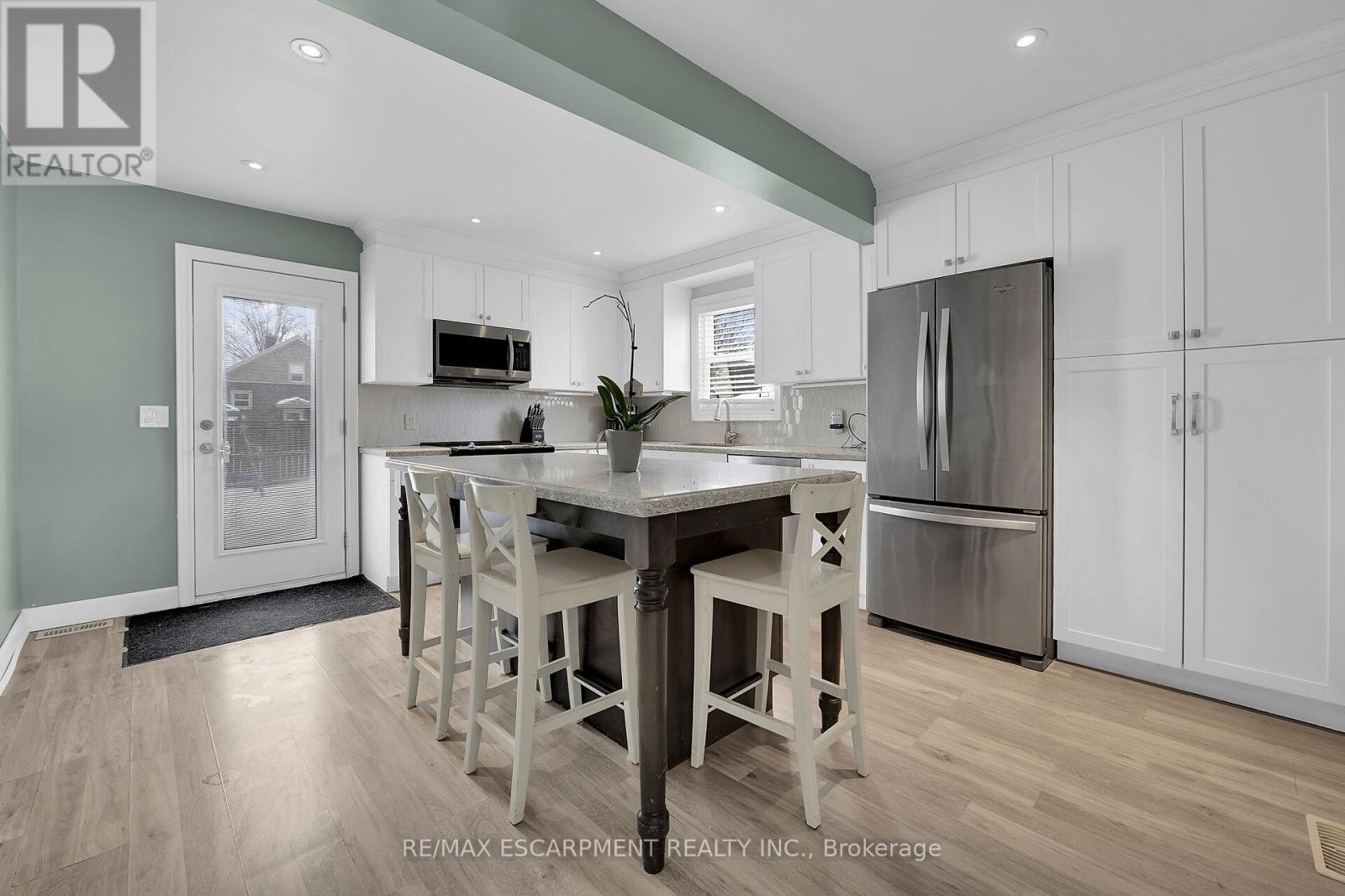 62 Knoll Street, Port Colborne, Ontario  L3K 5A6 - Photo 4 - X12487582