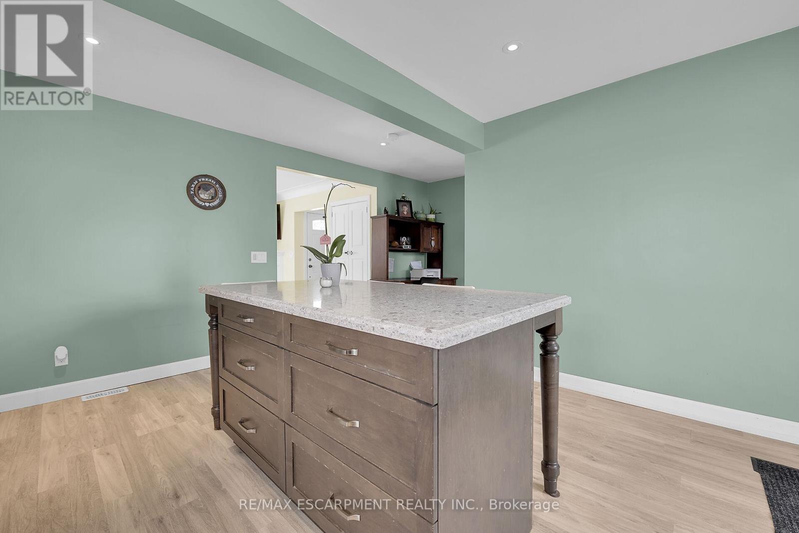 62 Knoll Street, Port Colborne, Ontario  L3K 5A6 - Photo 8 - X12487582