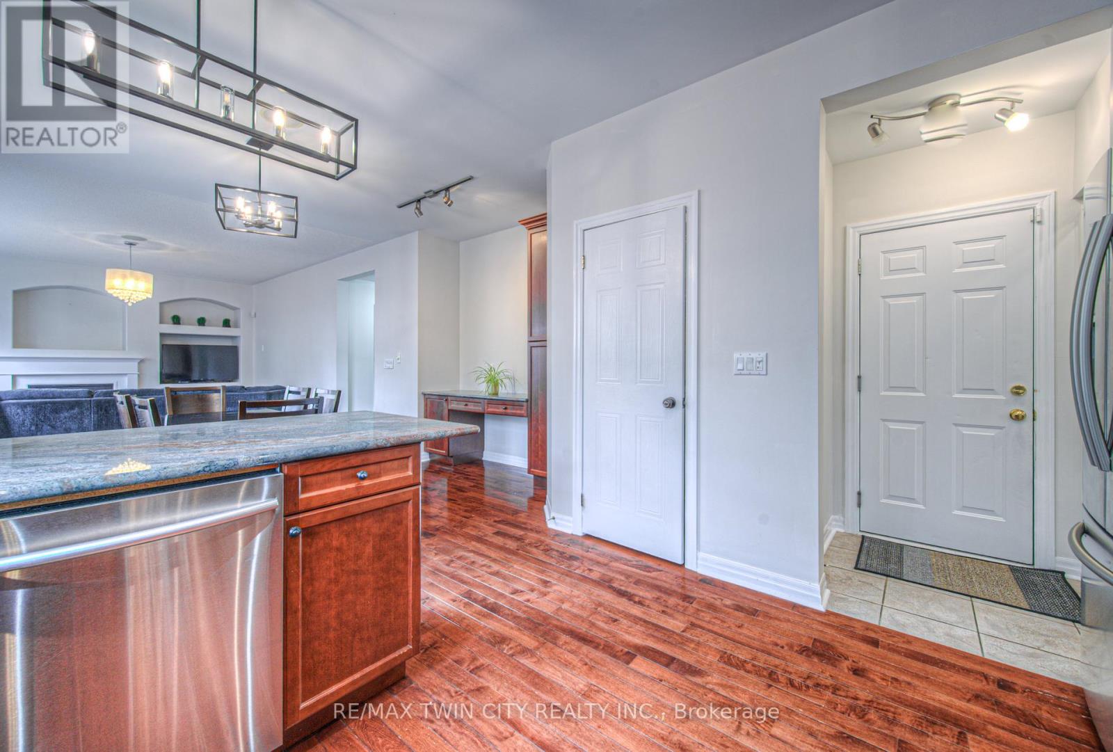 47 Dellgrove Circle, Cambridge, Ontario  N1T 2J9 - Photo 13 - X12487588