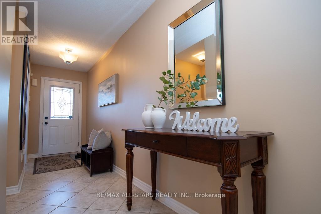 43 Thrushwood Trail, Kawartha Lakes (Lindsay), Ontario  K9V 0B2 - Photo 5 - X12487710