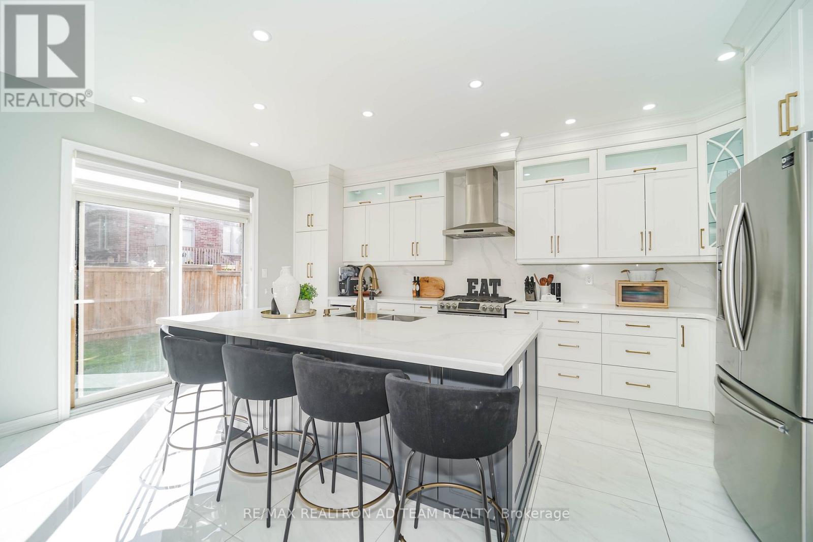 1109 Baltic Lane, Pickering, Ontario  L1X 0G9 - Photo 8 - E12487619