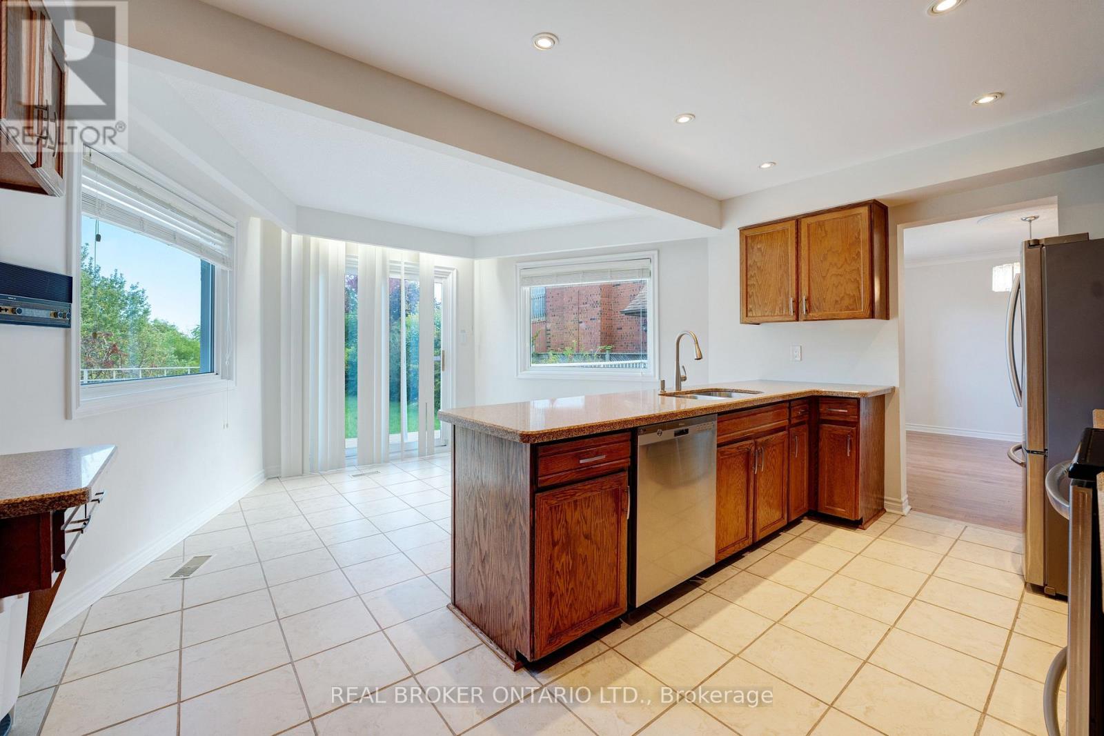 87a Hill Crescent, Toronto, Ontario  M1M 1J3 - Photo 9 - E12487643