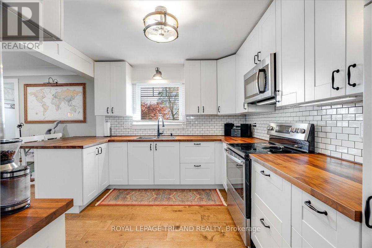 19 Front Avenue, Southwest Middlesex, Ontario  N0L 1A0 - Photo 10 - X12487719