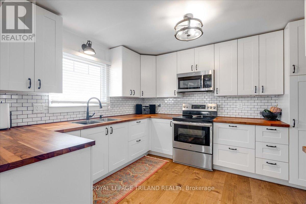 19 Front Avenue, Southwest Middlesex, Ontario  N0L 1A0 - Photo 11 - X12487719