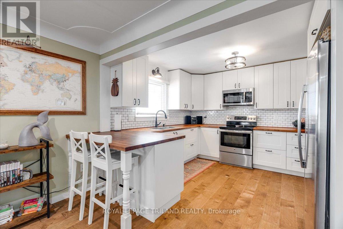 19 Front Avenue, Southwest Middlesex, Ontario  N0L 1A0 - Photo 12 - X12487719