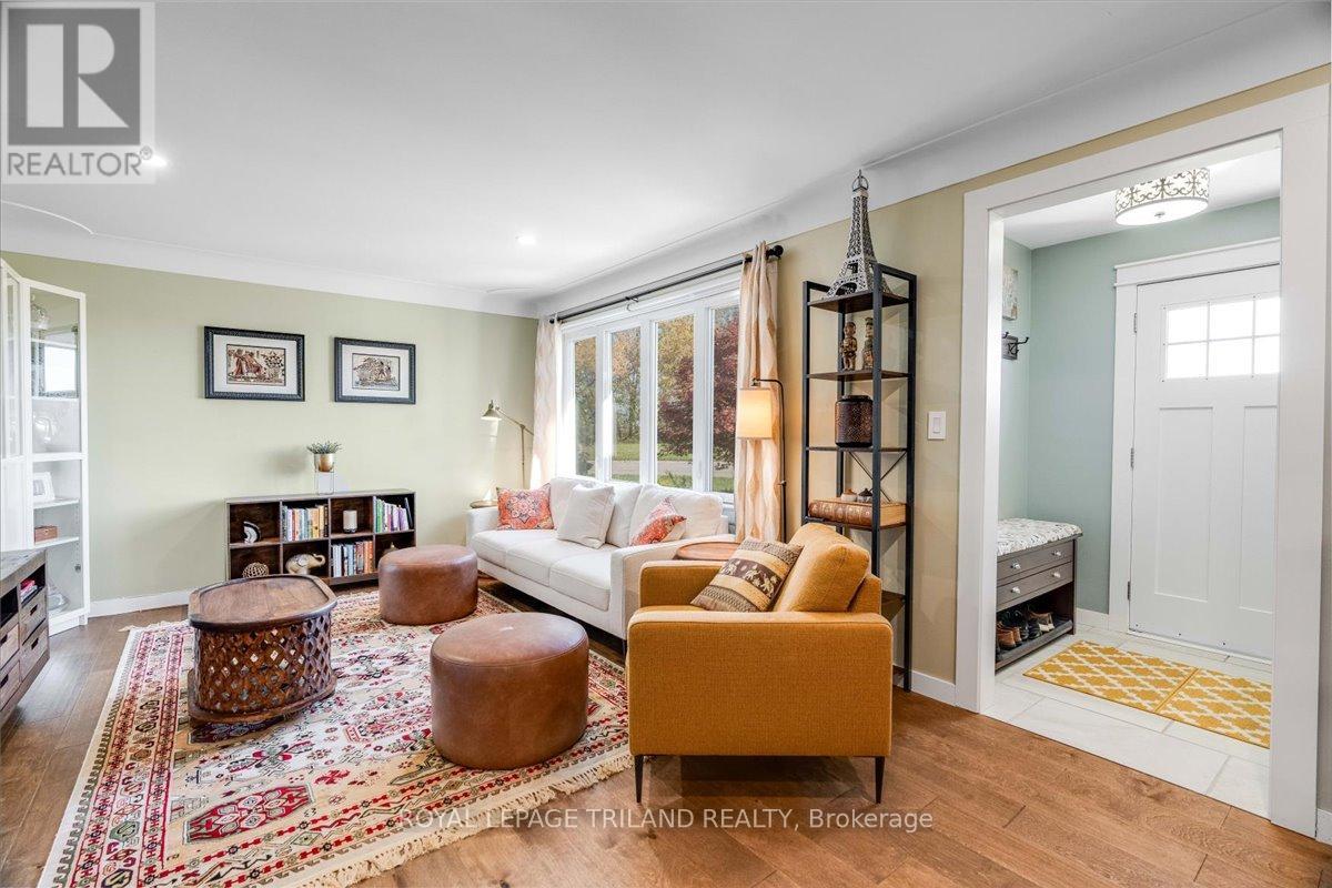 19 Front Avenue, Southwest Middlesex, Ontario  N0L 1A0 - Photo 13 - X12487719