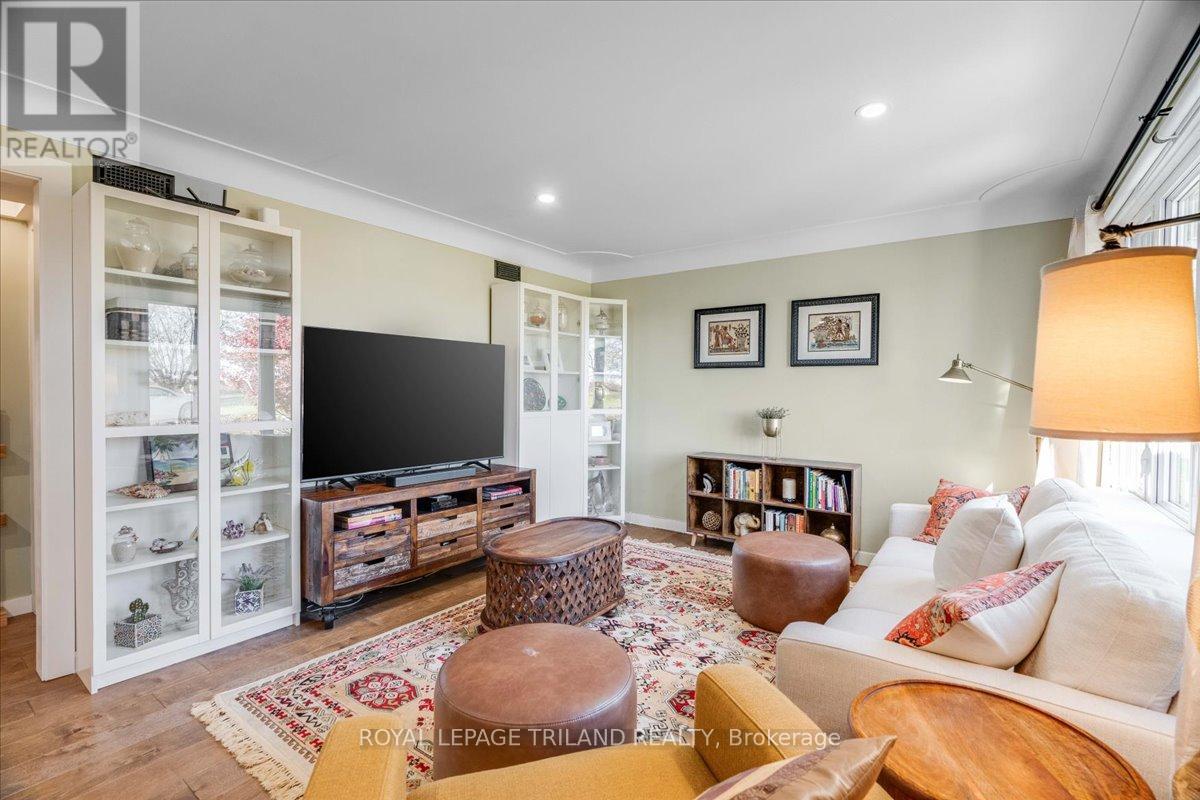 19 Front Avenue, Southwest Middlesex, Ontario  N0L 1A0 - Photo 14 - X12487719