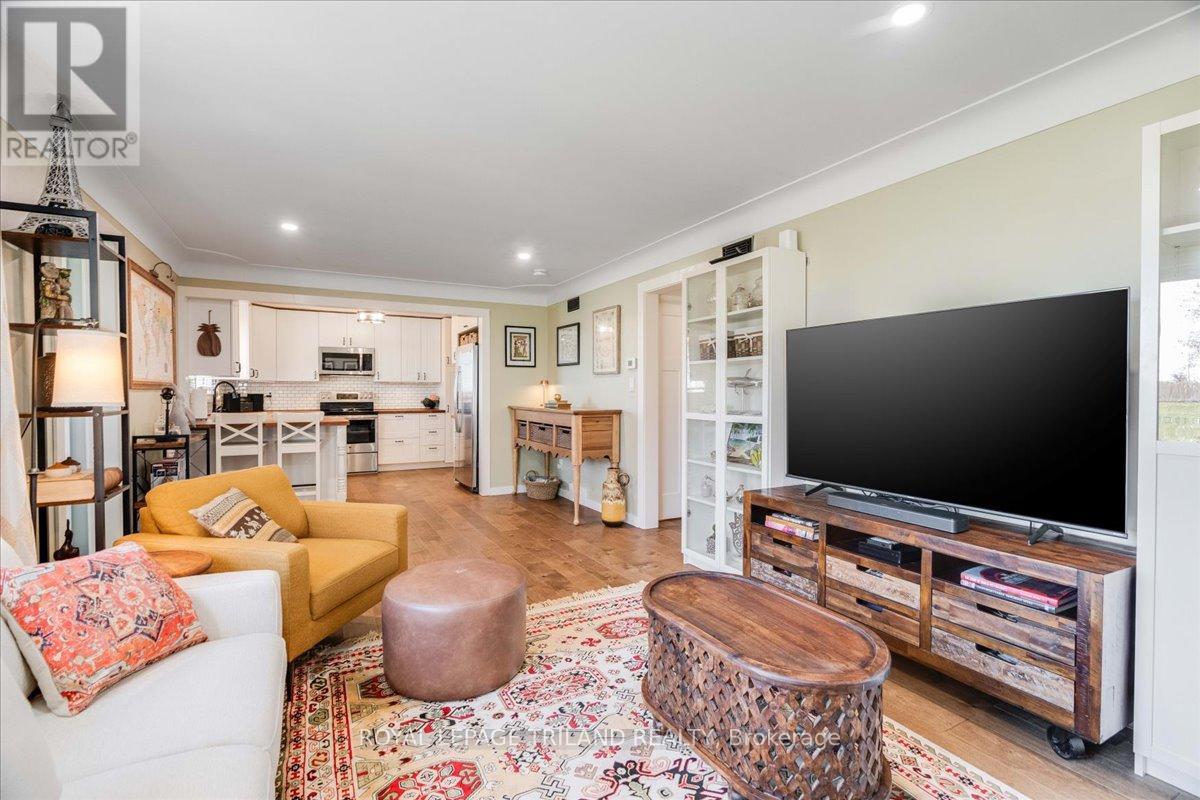 19 Front Avenue, Southwest Middlesex, Ontario  N0L 1A0 - Photo 15 - X12487719