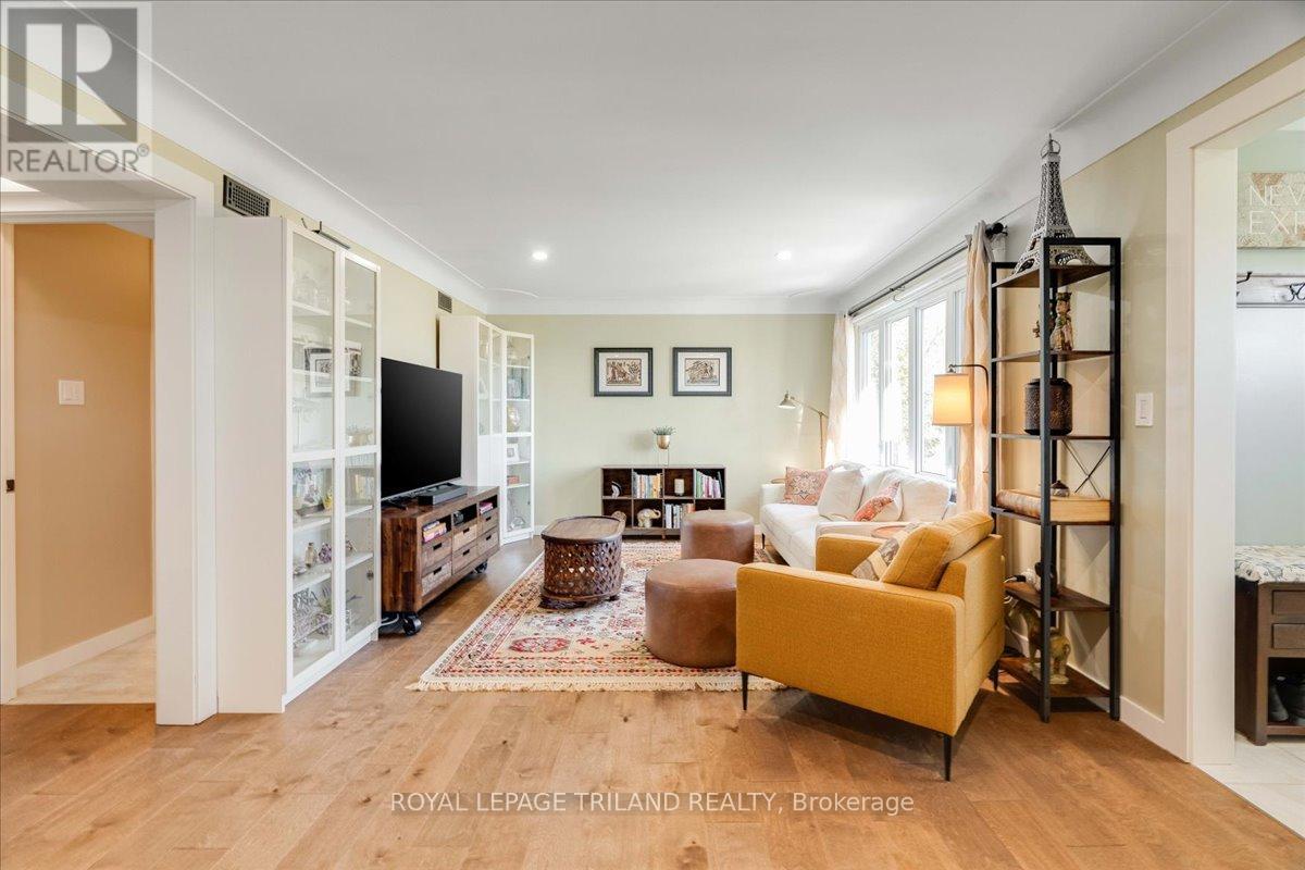 19 Front Avenue, Southwest Middlesex, Ontario  N0L 1A0 - Photo 16 - X12487719